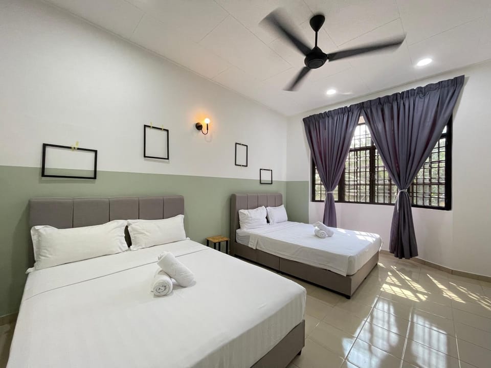 Photo of the whole room, Bedroom