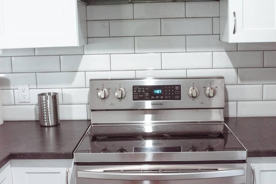 Spacieux Appartement de 3 Chambres downtown Apartment in Laval