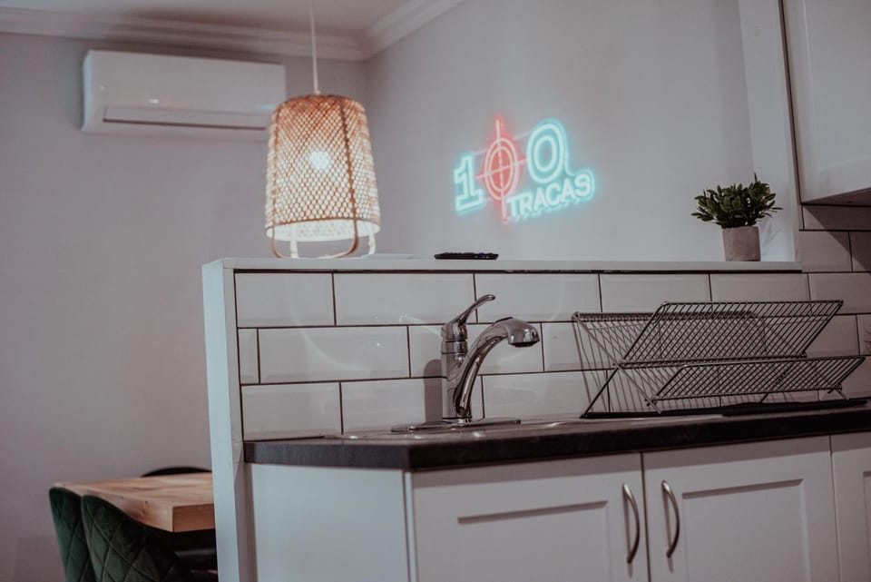 Spacieux Appartement de 3 Chambres downtown Apartment in Laval