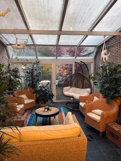 Living room, Seating area