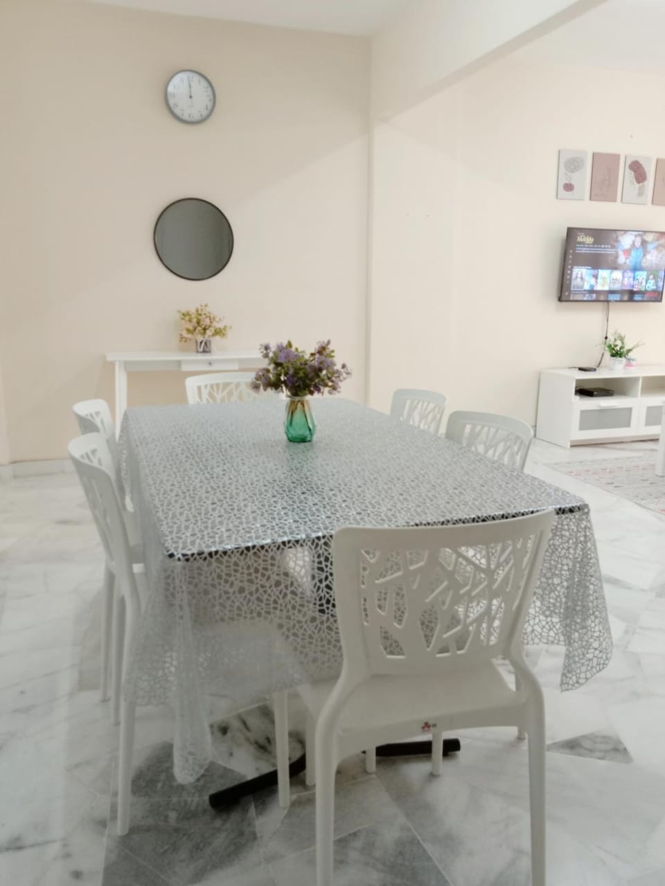 Seating area, Dining area