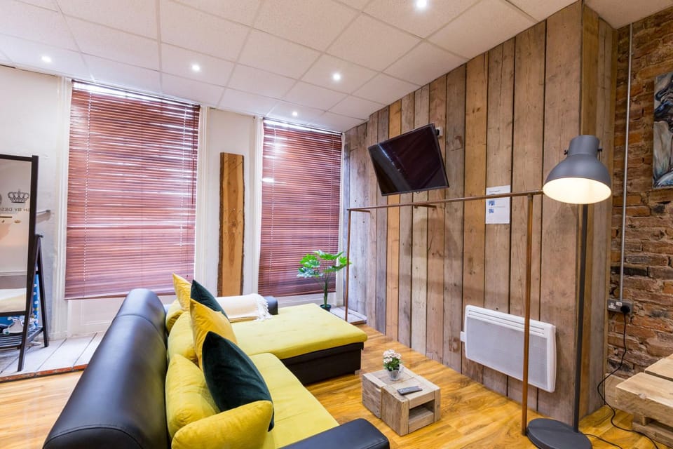 Bed, TV and multimedia