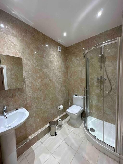 Shower, Bathroom, towels