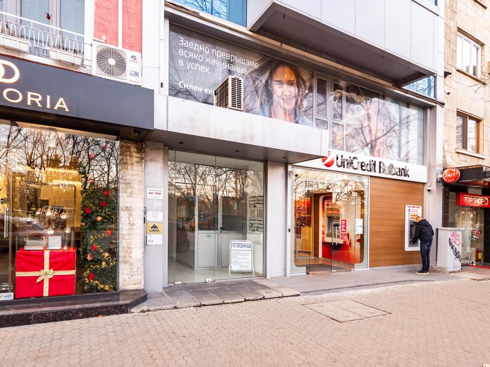 Property building, Street view, Location