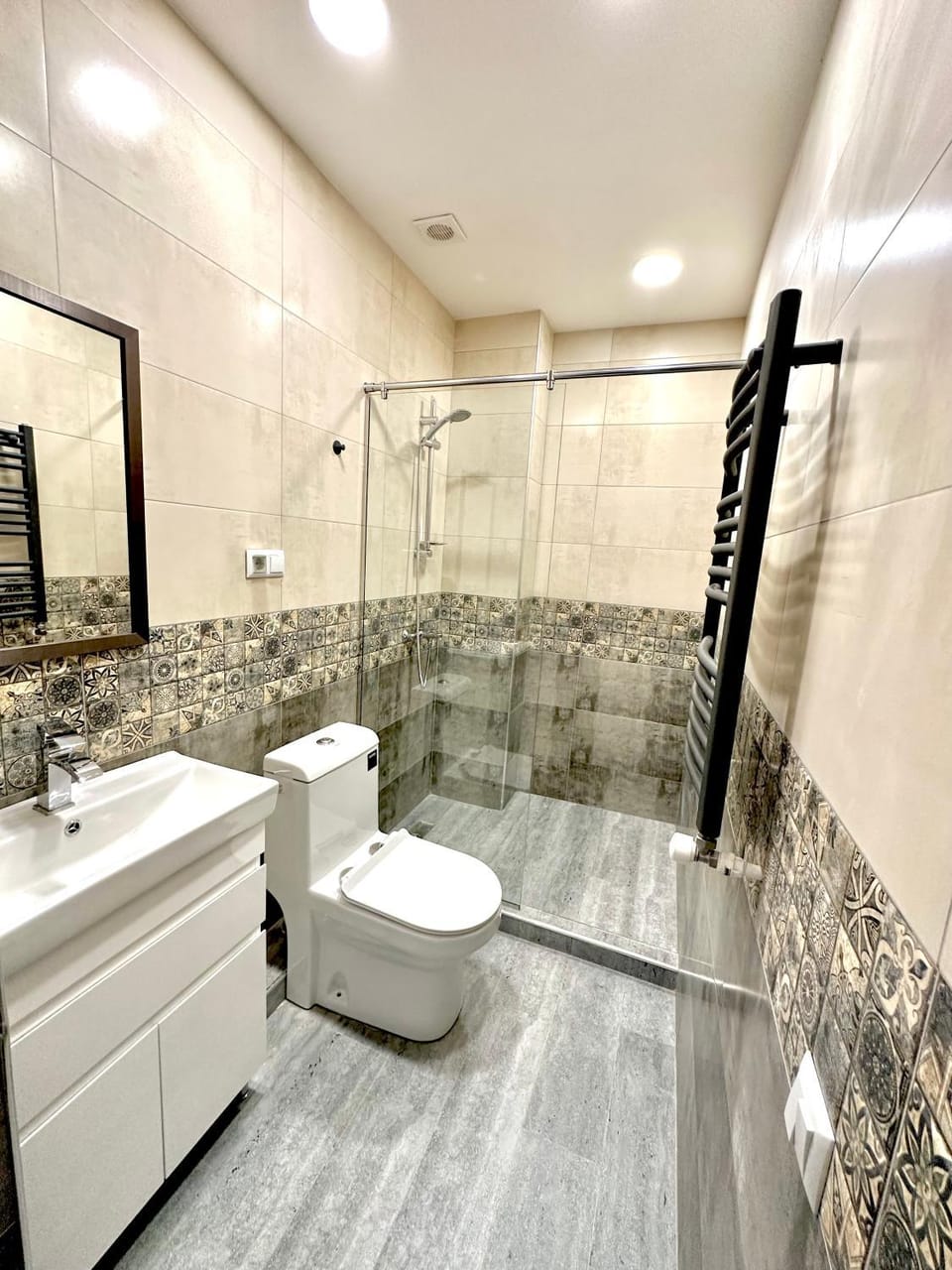 Shower, Toilet