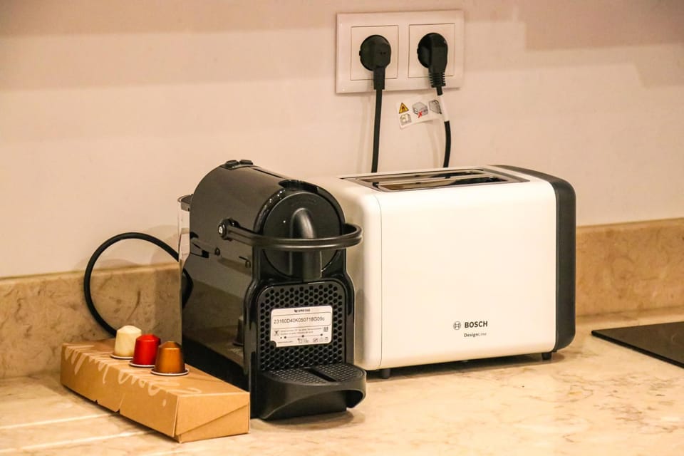 Coffee/tea facilities, toaster