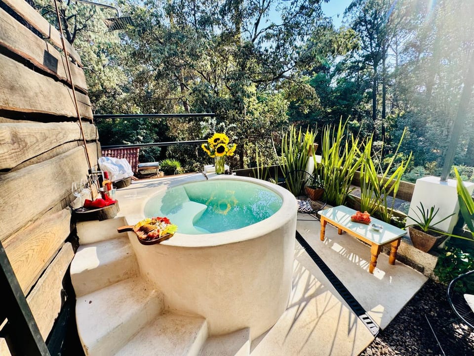 Spring, Day, Natural landscape, Garden, Hot Tub, Garden view