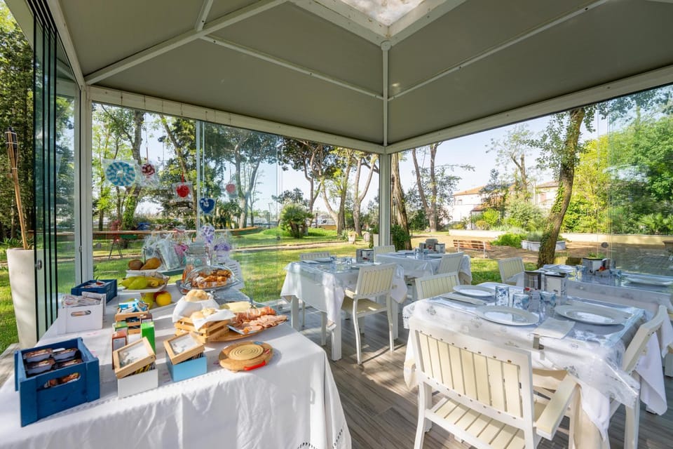 Garden, Garden, Food and drinks, Food, Garden view, Breakfast