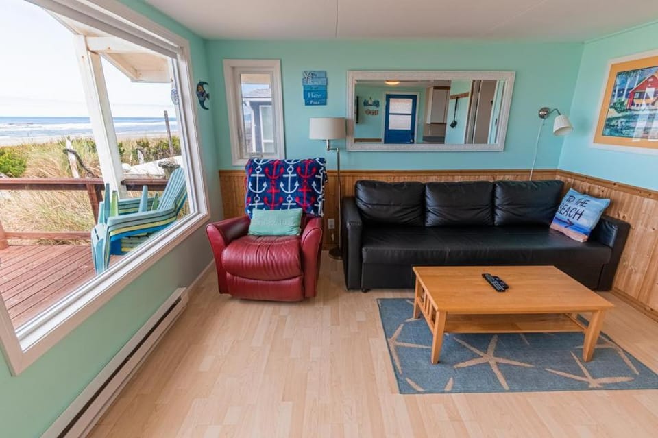 Finch House House in Rockaway Beach