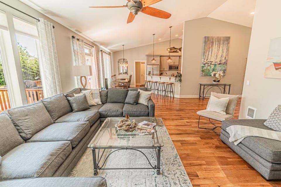 Wildwood West Beach Retreat House in Rockaway Beach