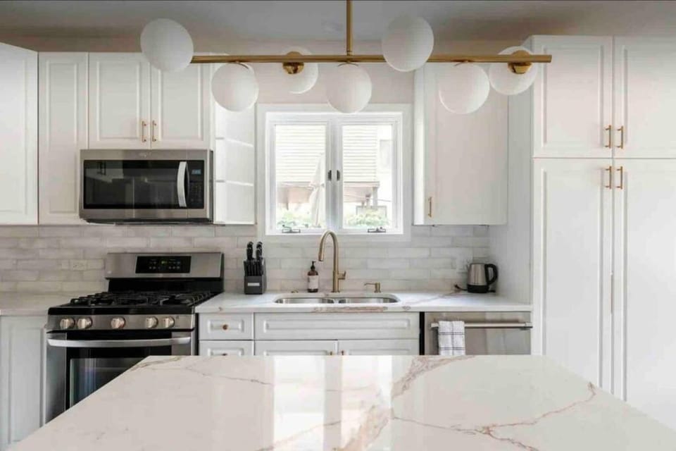 NEW! Spacious Art Deco Modern 5 BD/3BA Condo Apartment in Chicago
