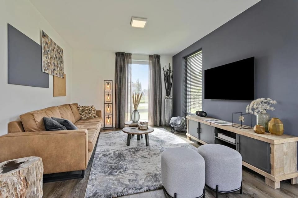 Communal lounge/ TV room, TV and multimedia, Living room