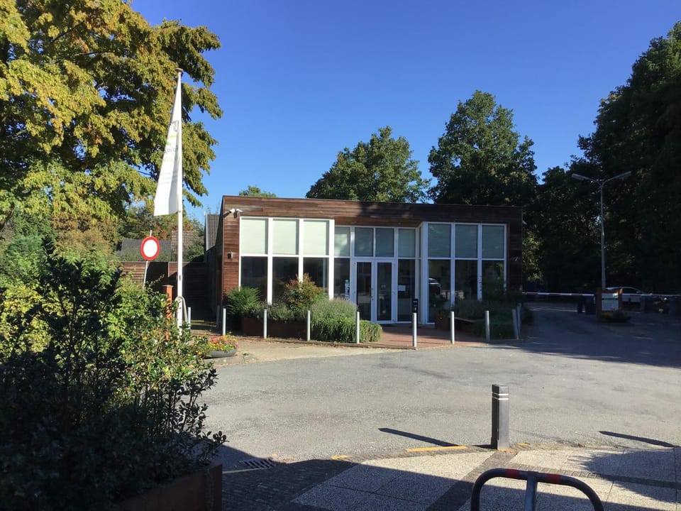 Restaurant/places to eat, Restaurant/places to eat, Lobby or reception, Parking