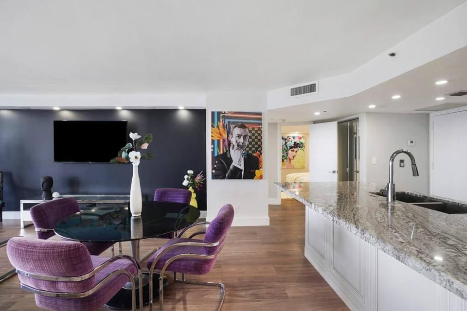 TV and multimedia, Kitchen or kitchenette, Living room, Dining area