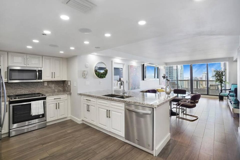Kitchen or kitchenette, Dining area, dishwasher, minibar, pet friendly, stove, toaster