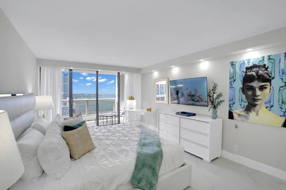 Bed, TV and multimedia, Balcony/Terrace, Photo of the whole room, Bedroom