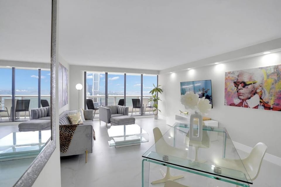 TV and multimedia, Balcony/Terrace, Living room, Seating area, Dining area