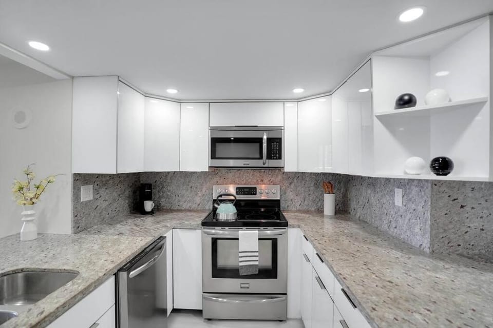 Kitchen or kitchenette, dishwasher, minibar, pet friendly, stove, toaster