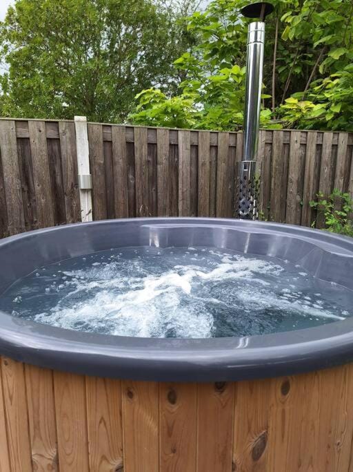 Garden, Hot Tub