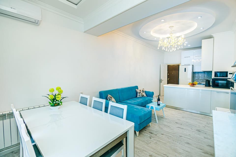 Kitchen or kitchenette, Living room, Seating area, Dining area, oven, air conditioner
