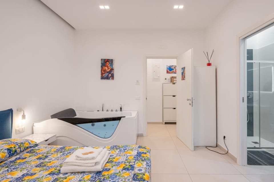 Hot Tub, Bedroom