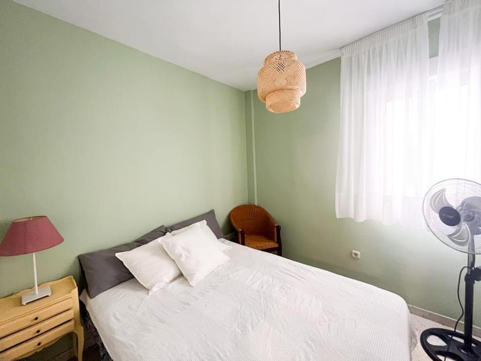 Bed, Photo of the whole room, Bedroom, fireplace