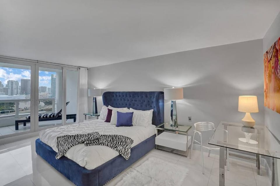 Bed, TV and multimedia, Photo of the whole room, Bedroom, wardrobe
