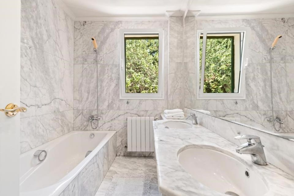 Bathroom, Bath, bidet, heating, towels