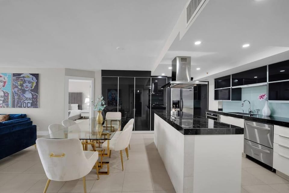 Kitchen or kitchenette, Dining area, dishwasher, minibar, pet friendly, stove