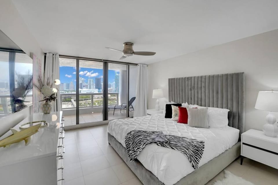 Bed, TV and multimedia, Balcony/Terrace, Bedroom, wardrobe