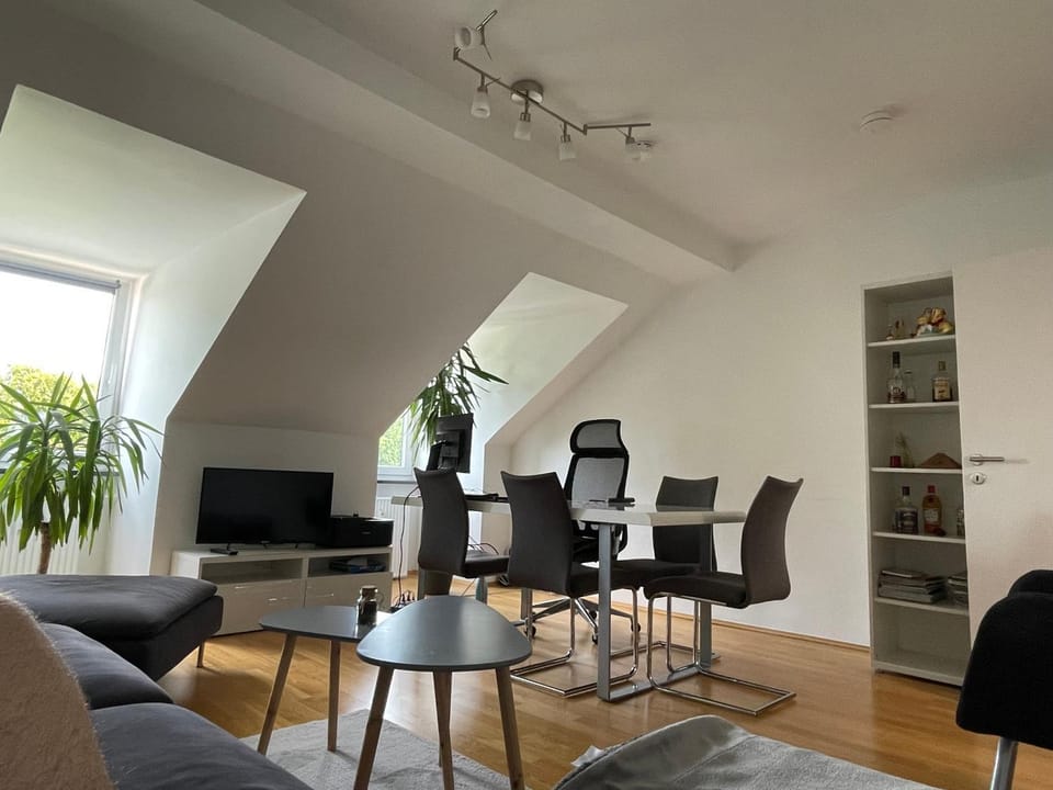 Communal lounge/ TV room, TV and multimedia, Living room, Evening entertainment