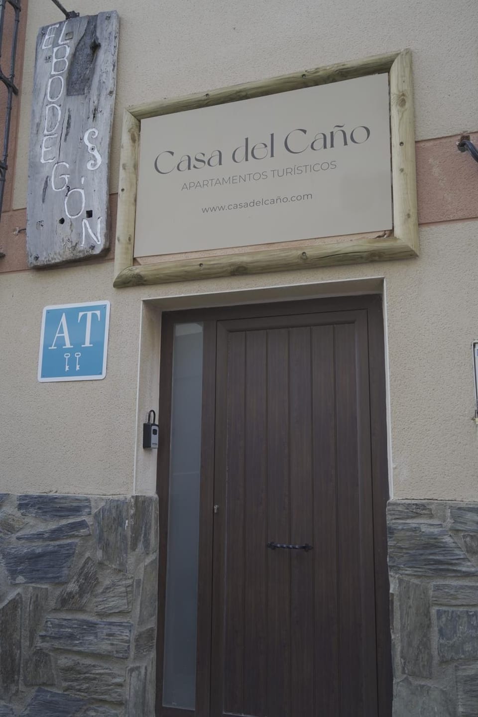 Property building, Facade/entrance, Lobby or reception