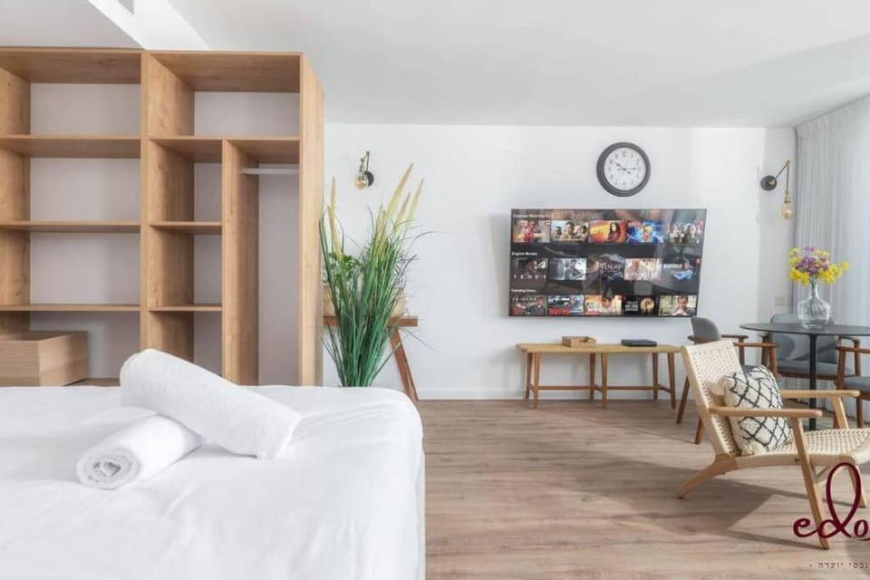 Bed, Seating area, Bedroom