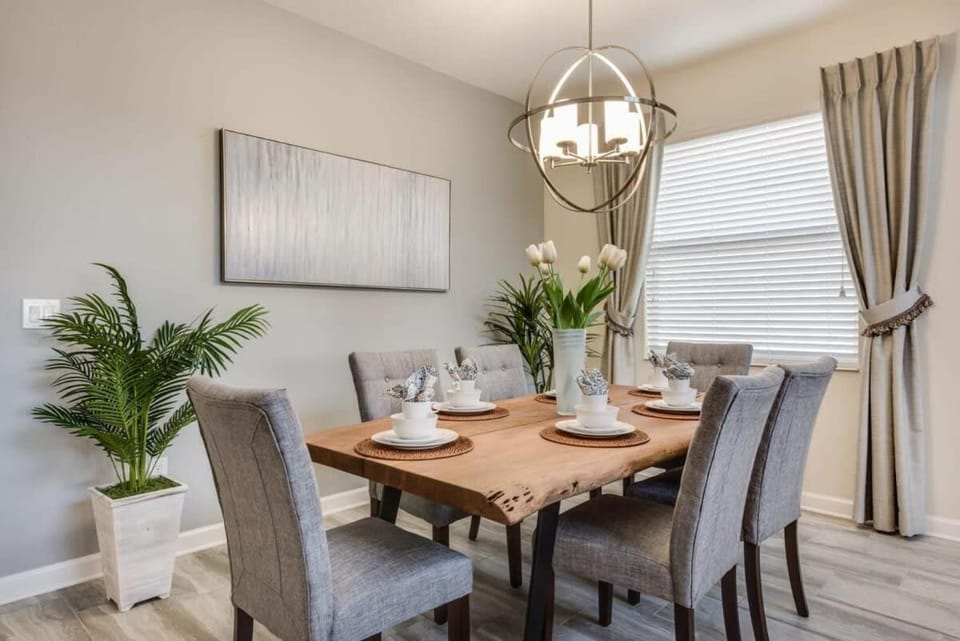 Luxury 5BR Home, Private Pool, Prime Location House in Kissimmee
