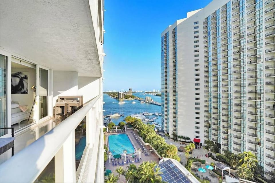View (from property/room), Balcony/Terrace, City view, Pool view, Sea view