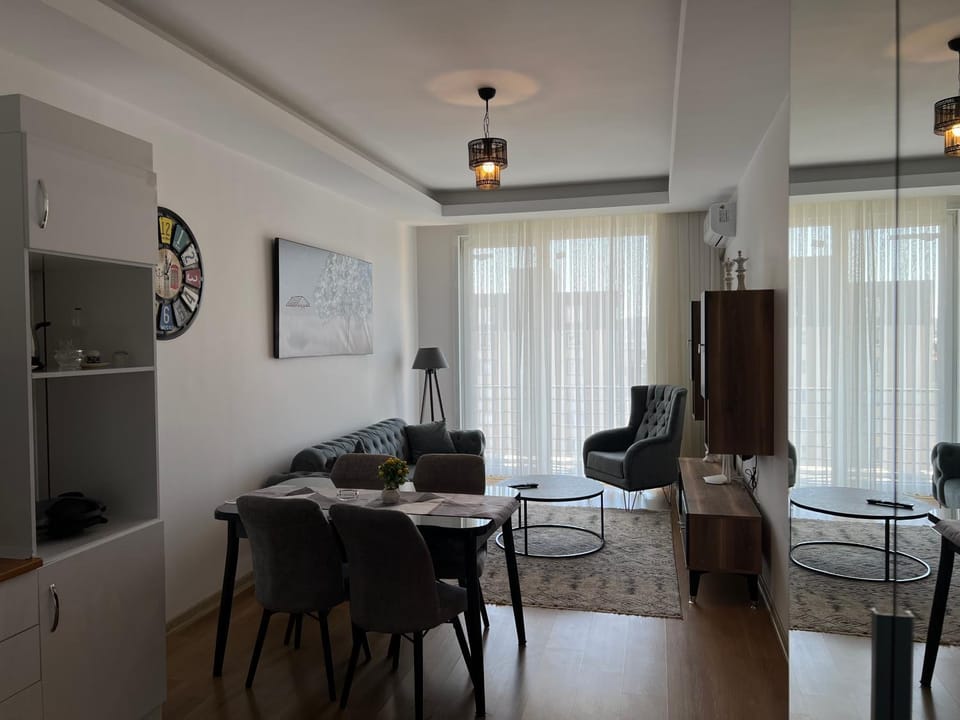 TV and multimedia, Seating area, Dining area
