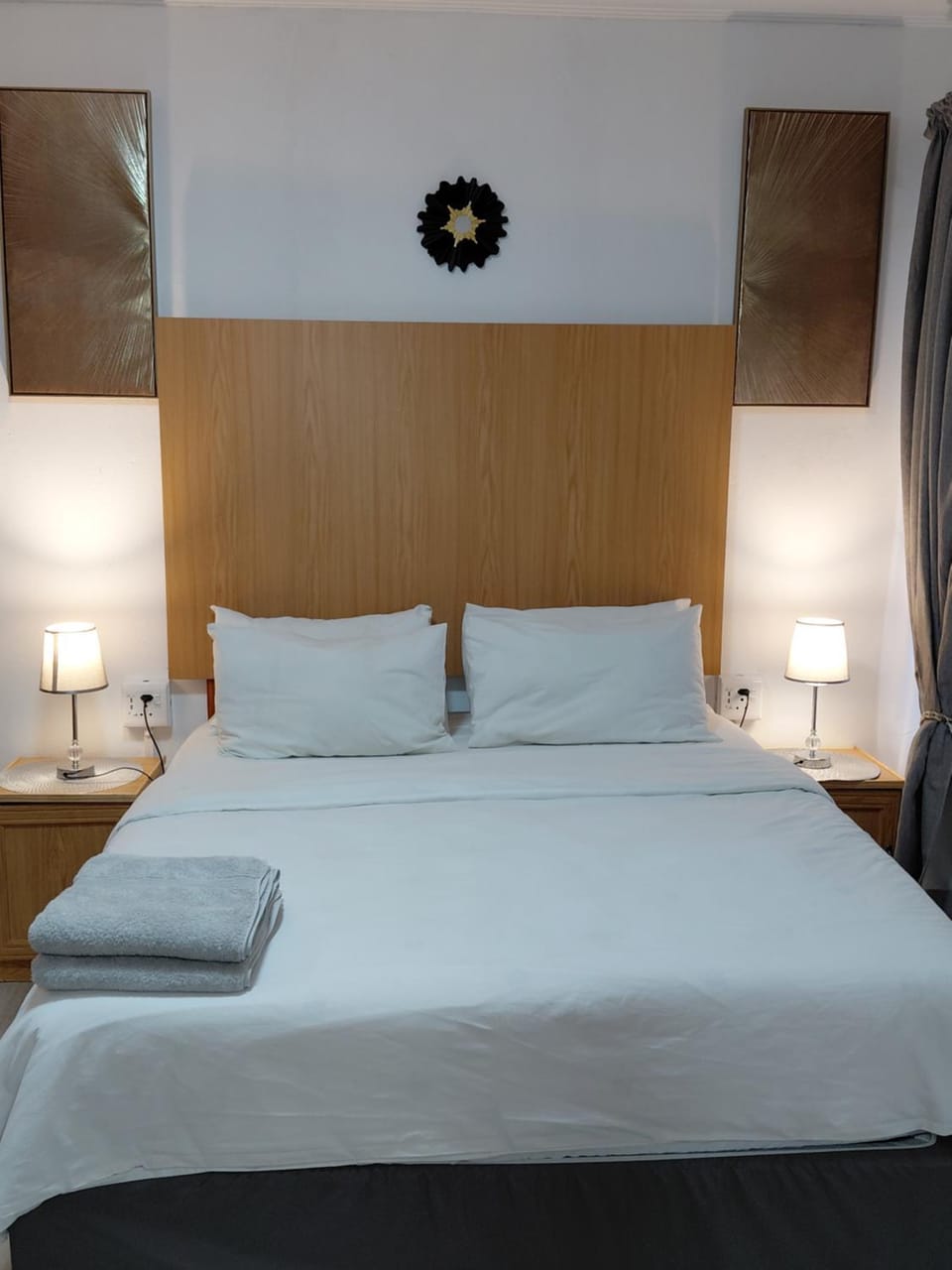Bed, Decorative detail, Bedroom, towels