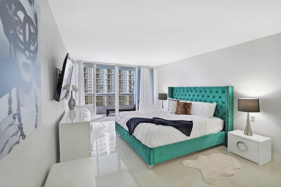 Bed, TV and multimedia, Balcony/Terrace, Photo of the whole room, Bedroom