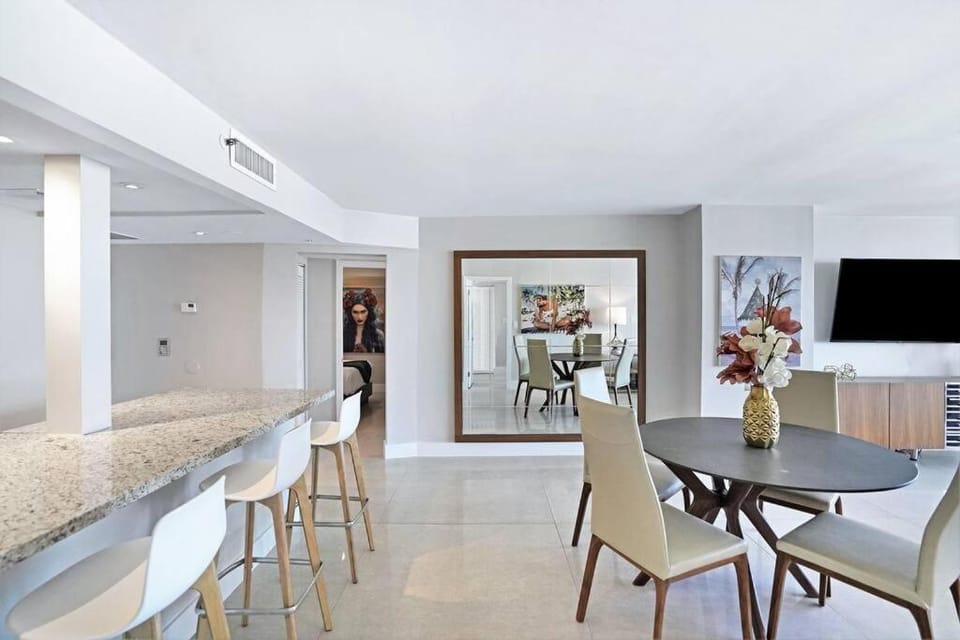 TV and multimedia, Living room, Dining area