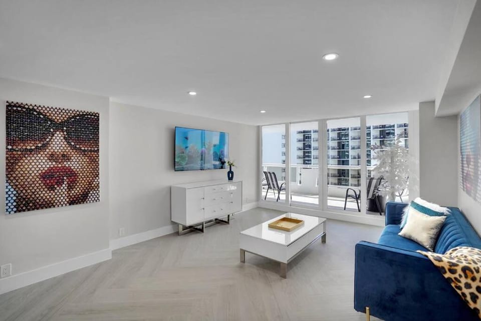 TV and multimedia, Balcony/Terrace, Living room, Photo of the whole room
