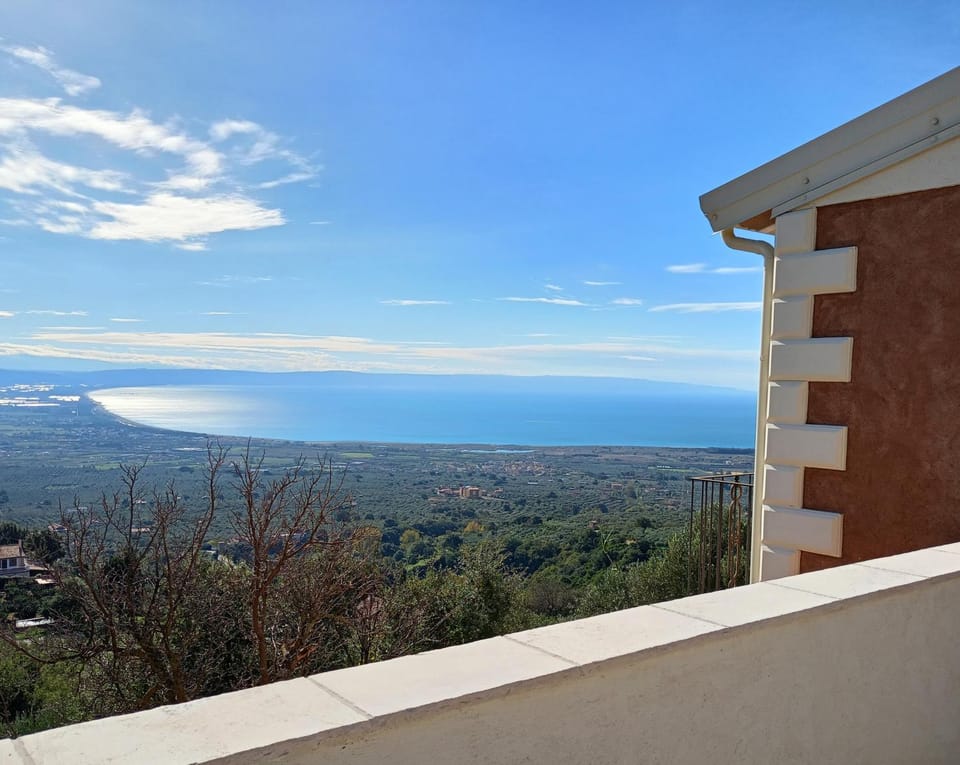 Natural landscape, Balcony/Terrace, Sea view