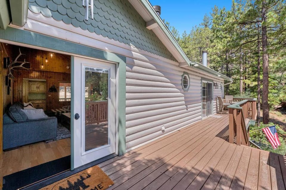 Cozy Cabin perfect for 2 Families Cabin in Big Bear