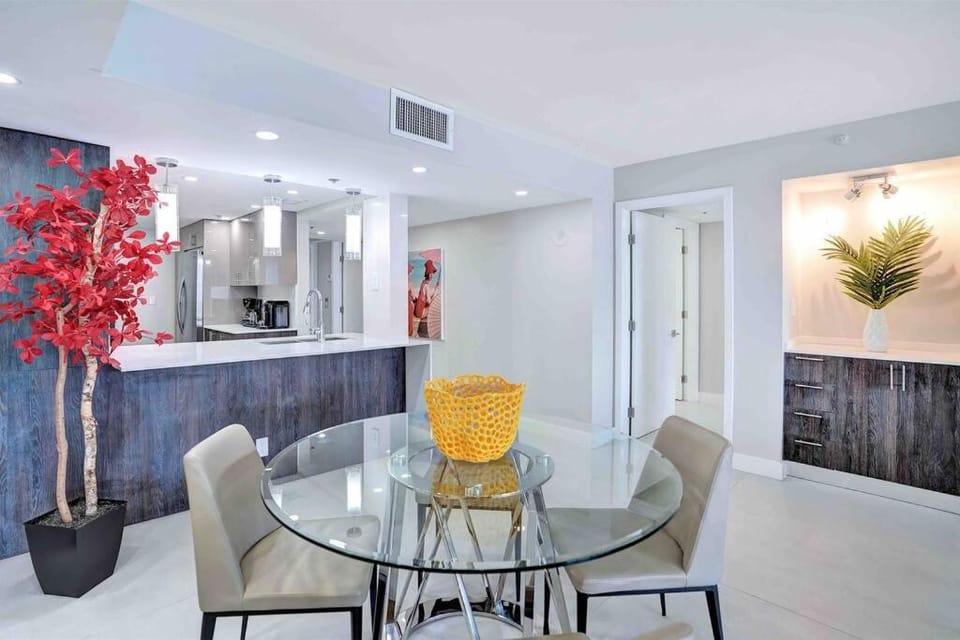Dining area, kitchen