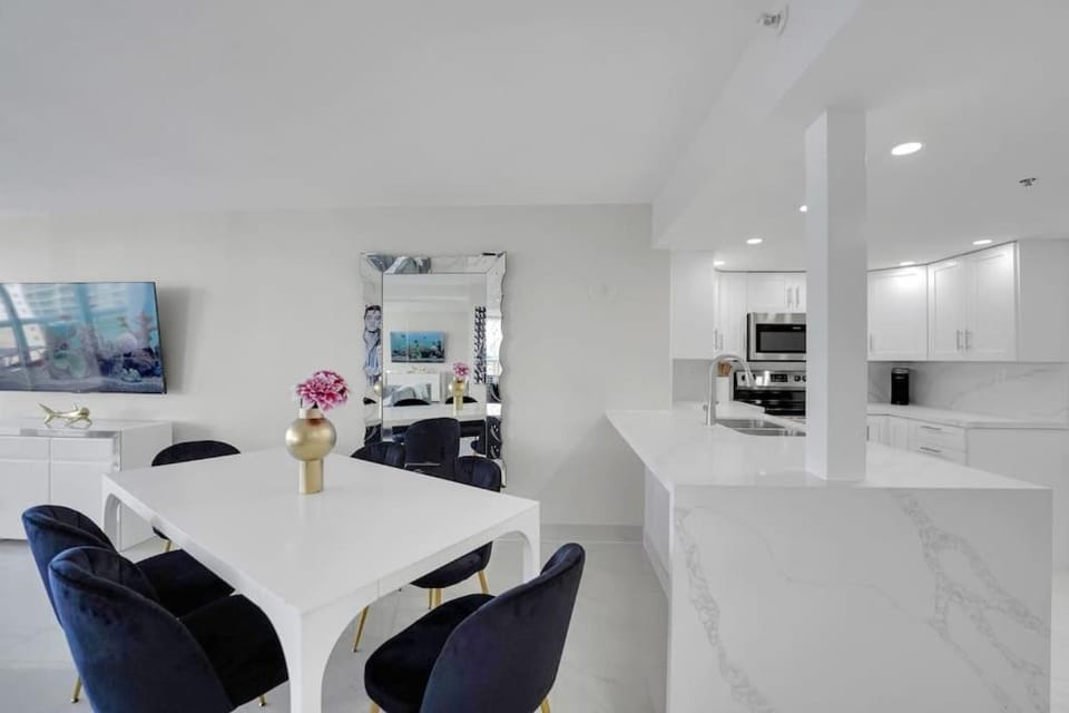 TV and multimedia, Kitchen or kitchenette, Dining area