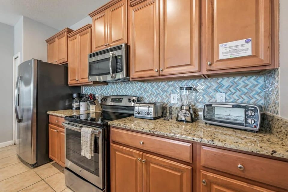 Cozy Home Near Disney Parks - Prime Location House in Kissimmee