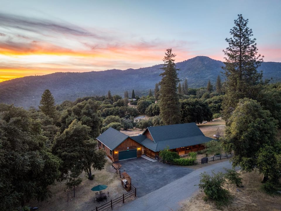 Property building, Natural landscape, Bird's eye view, Mountain view, Sunset