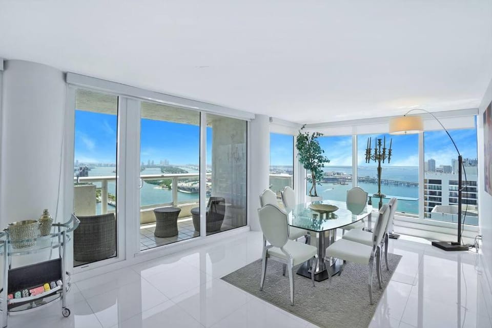 View (from property/room), Balcony/Terrace, Dining area, Sea view
