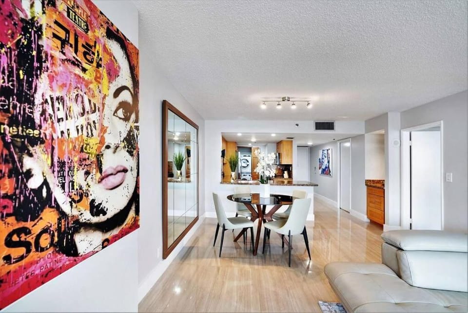 Kitchen or kitchenette, Living room, Decorative detail, Dining area