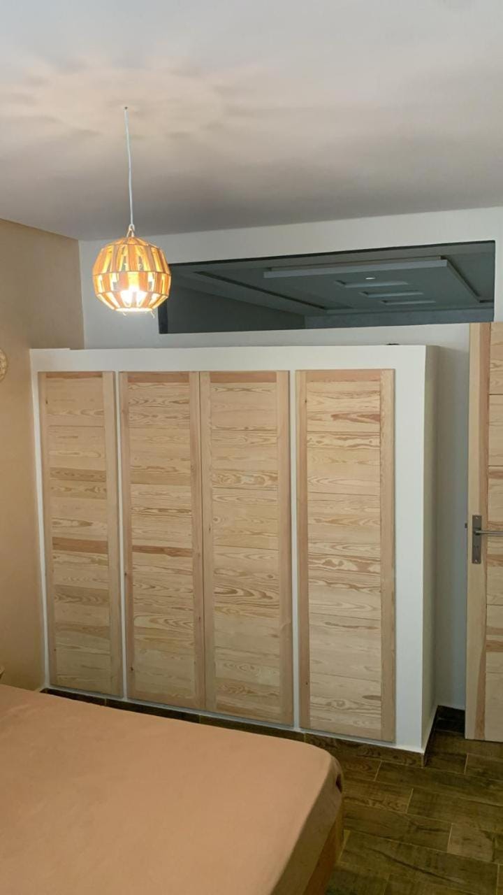 Photo of the whole room, Bedroom, wardrobe