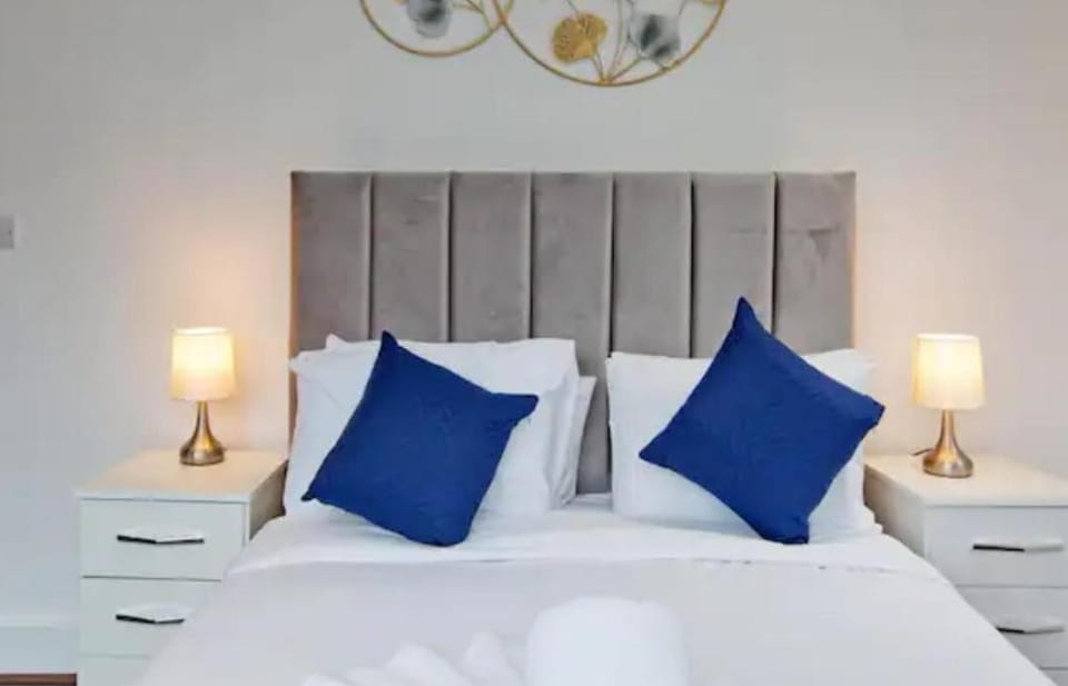 Stylish Furnished Rooms In Barking Centre Bed and Breakfast in Barking
